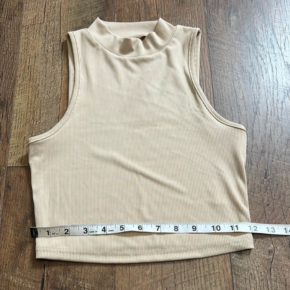 SHEIN Sleeveless Ribbed Cream Top - Picture 4 of 5